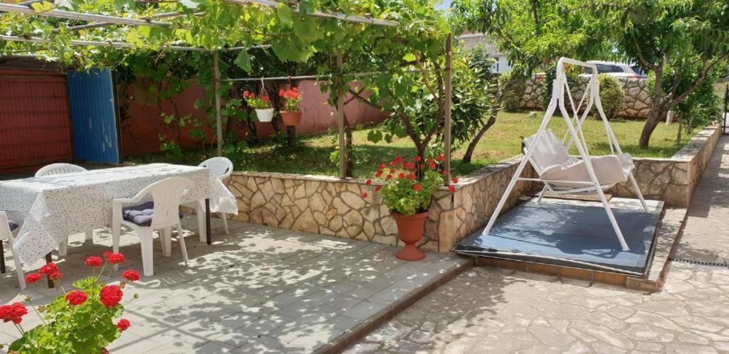 Apartments Roses Dobrinj Luaran gambar