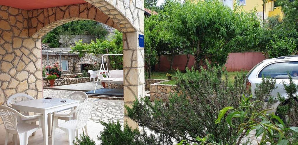 Apartments Roses Dobrinj Luaran gambar