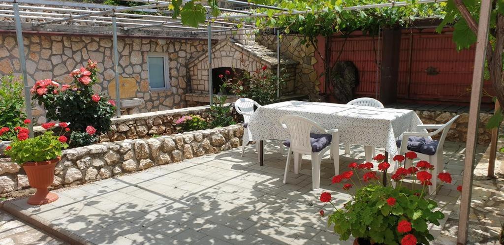 Apartments Roses Dobrinj Luaran gambar