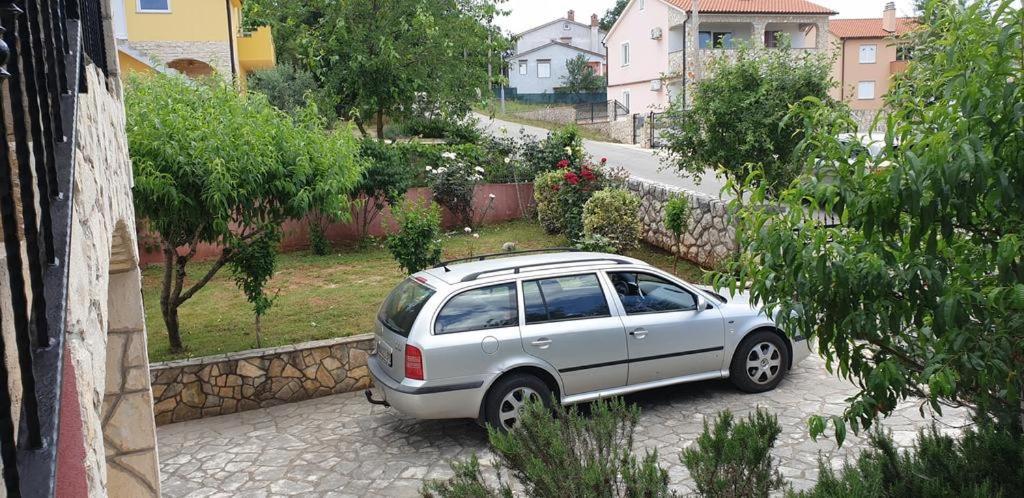 Apartments Roses Dobrinj Luaran gambar