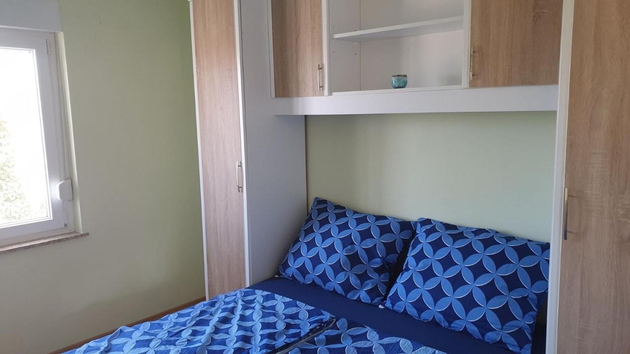 Apartments Roses Dobrinj Luaran gambar