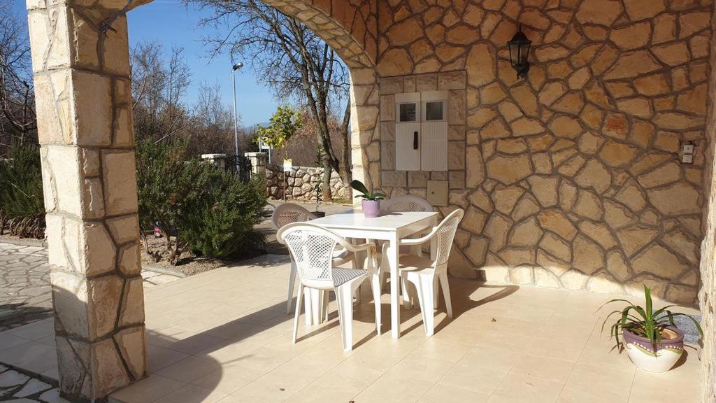 Apartments Roses Dobrinj Luaran gambar