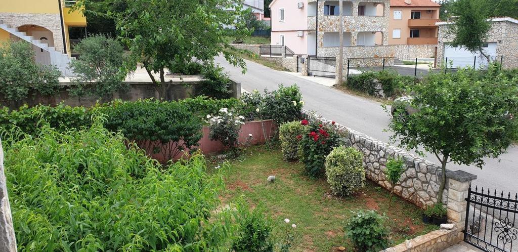 Apartments Roses Dobrinj Luaran gambar