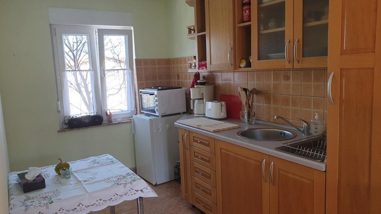 Apartments Roses Dobrinj Luaran gambar